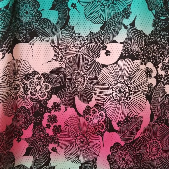 Fila Floral Workout Top - Picture 4 of 5